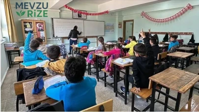 Öğrenciler İçin Siyaset Yasak: Eğitimciye Disiplin Cezası Uygulandı