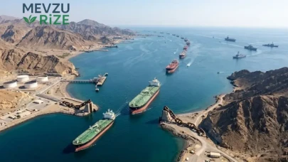 İran'da Hürmüz Boğazı'nda İki Petrol Tankerinde Şiddetli Patlamalar Gerçekleşti