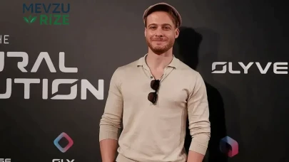 Kerem Bürsin'in Yeni İmajı Gözleri Kamaştırdı! İnanılmaz Değişimin Ardındaki Sebep Ortaya Çıktı!