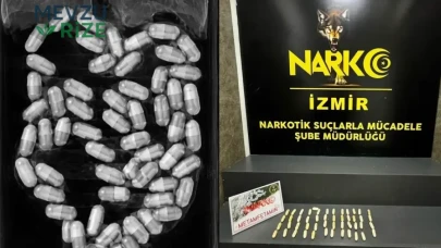 İzmir Havalimanı'nda Uyuşturucu Operasyonu: Midesinde 50 Kapsül Metamfetamin Taşıyan Kurye Tutuklandı