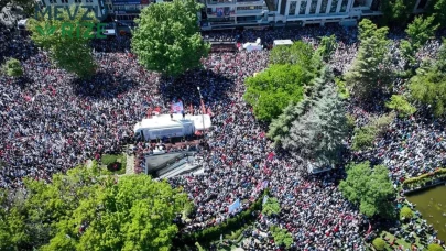 İktidar Dörtgeninin Dışında: Türkiye Siyasi Arenasında Yeni Oyuncular Ön Planda!