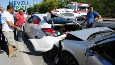 Yavaşlayan trafik zincirlemeye kazaya sebep oldu: Biri çocuk üç kişi yaralandı
