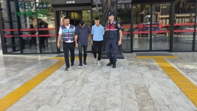 Alanya'da Ayakkabı Mağazasına Giren İki Hırsız Tutuklandı