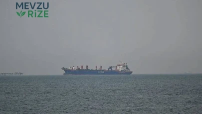 İranlı Askeri Kaynaklar: Hürmüz Boğazı'nda Gemi Trafiği Durduruldu