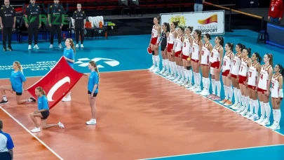 Kızlar, Neler Oluyor Size Böyle?