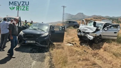 Bingöl'de korkunç trafik kazası: İki araç kafa kafaya çarpıştı, 10 yaralı!