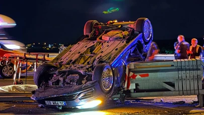 Beykoz’da Minibüsle Çarpışan Otomobil Bariyerlere Girdi: 1 Can Kaybı, 2 Yaralı