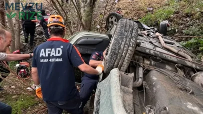 Sivas Koyulhisar'da otomobil dereye devrildi: 5 yaşındaki çocuk hayatını kaybetti, 4 yaralı