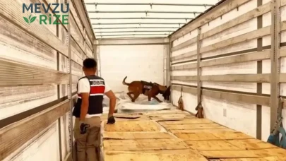 Sİstanbul'da Güney Asya'dan getirilen 3 ton uyuşturucuya 2 milyar lira değer biçilirken, ele geçirildi!