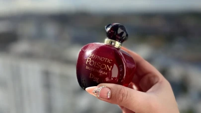 Hypnotic Poison Yasaklandı mı? Christian Dior'un İkonik Parfümü Hakkındaki Gerçekler ve Bargello Muadili
