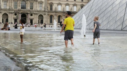 Aşırı Sıcaklar Louvre Müzesi'nde Etkisini Gösterdi!