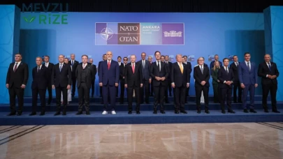 Trump'ın Destekçilerine Çağrısı: Maddi Yardımla Savaş ve ABD'ye Sadakat Vurgusu!