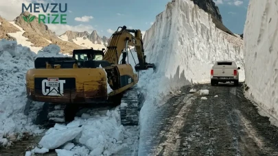 Gerçekten de şaşırtıcı: Hakkari'de Temmuz ayının ortasında 8 metrelik kar kütleleriyle mücadele ediliyor!