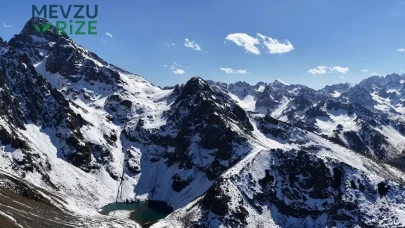 Karlı Zirvelerde Mikroplastik Tehlikesi: Litrede 286 Parçacık Tespit Edildi!