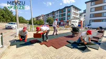 Parklarda güvenli ve konforlu oyun alanları oluşturuluyor