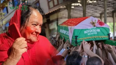 Kırmızılı Kadın Sultan Özcan: Kimdir ve Hayatta mı?