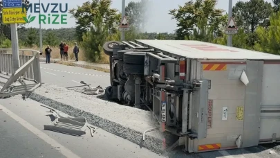 Arnavutköy Çevre Yolu'nda Feci Kaza: Kamyon Yan Yola Devrildi, Bir Kişi Yaralı!