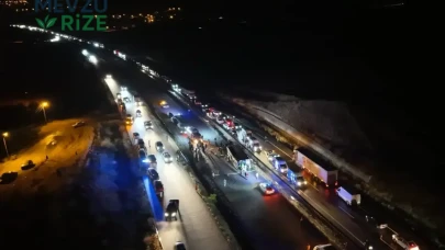 Otobüs, kayganlaşan yolda şarampole devrildi: 40 yaralı