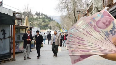 SGK Açıkladı: Emekli Zam Farkı Ödemeleri 24 Temmuz'da Hesaplara Yatacak! Kimler Alacak?