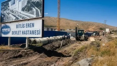 Bitlis'te Eren Devlet Hastanesi'nin Altyapısı Güçleniyor! 400 Metrelik İçme Suyu Hattı Döşeniyor