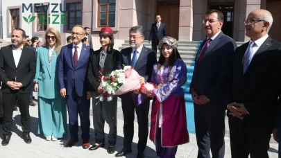 "Tarım Bakanı Yumaklı: Türkiye, Kayısı Üretiminde Dünya Lideri!"