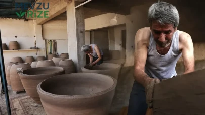 18 Yıldır Sofraları Şenlendiren Eşsiz Lezzetin Sırrı: Toprak, Saman ve Keçi Kılı!