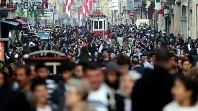 Türkiye'de beklenen yaşam süresi belli oldu: Kadınlar ve erkekler arasında kaç yıl fark var?