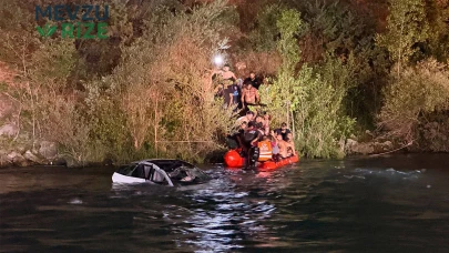 Dersim'de Kontrolden Çıkan Araç Munzur Nehri'ne Yuvarlandı: İki Kişi Yaralandı