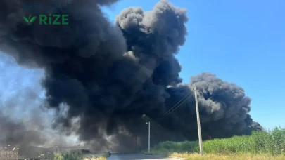 İzmir'de Geri Dönüşüm Tesisinde Korkutan Yangın Çıktı