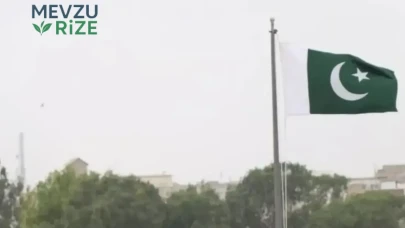 Muson Yağmurları Pakistan'ı Vurdu: Kerpiç Ev Çöktü, 11 Can Kaybı!