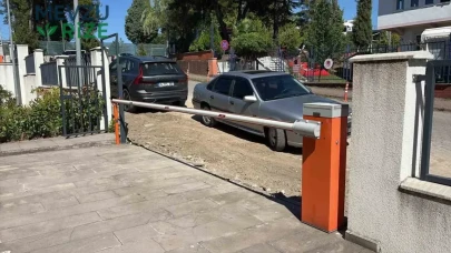 Tapu Anlaşmazlığına 'İş Makinesi'yle Yanıt: Tartışma Sonrası Bina Önü Kazıldı!