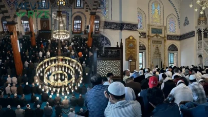 Cuma Namazı Saatleri 31 Temmuz'da İstanbul, Ankara ve İzmir İçin Belirlendi! Diyanet'ten İl İl Bilgiler Açıklandı