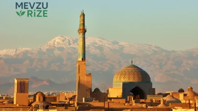 Çölün Kalbinde Bir Sanat Harikası: Yezd Cuma Camii'nin Çinili Güzelliği