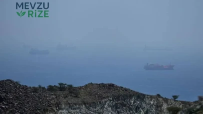 İran'dan Şok İddia: ABD, Hürmüz Boğazı'ndaki Kritik Lark Adası'nı Hedef Aldı