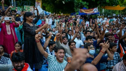 Hindistan’da Modi Yönetimine Karşı 'Hamam Böceği' Eylemleri Tırmanıyor