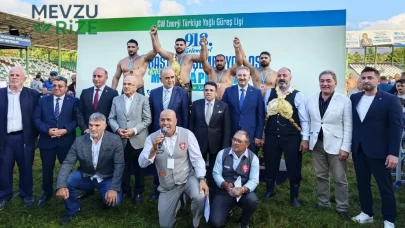 Erkan Taş, 918. Aybastı Perşembe Yaylası Güreşleri'nde Mustafa Taş'ı mağlup ederek başpehlivanlık unvanını kazandı!