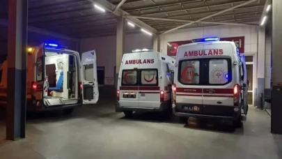 Antalya Manavgat'ta ticari taksi ile otomobil çarpıştı : 4 yaralı