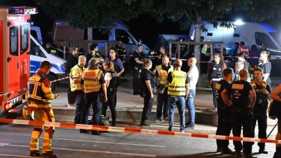 Berlin'de Onur Yürüyüşü Sırasında Feci Kaza: 1 Kişi Hayatını Kaybetti, Kalabalık İçinde Panik Hakim oldu!