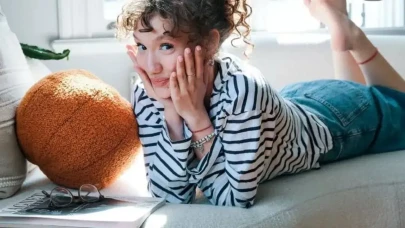 Berra Ahsen Uslu kimdir? Kaç doğumlu, nereli, hangi yapımlarda rol aldı? Daha 17'in Ezgi'si hakkında merak edilenler