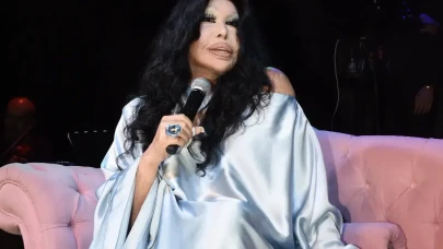 Bülent Ersoy, Lolita estetiği sonrası ilk performansını sergiledi!