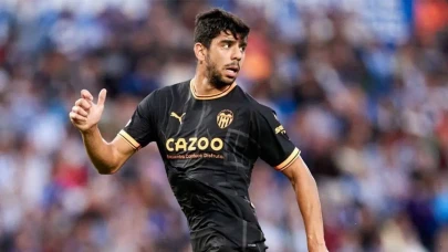 Cenk Özkacar kimdir? Cenk Özkacar kaç yaşında, nereli? Cenk Özkacar hangi takımlarda oynadı?