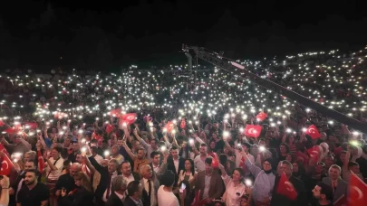 Gediz Tarhana Festivali'nde Cengiz Kurtoğlu'nun Büyüsü Hissedildi!