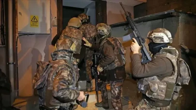 İstanbul Merkezli 12 İlde Dev Operasyon! Kırmızı Bültenlik Çetelere Ağır Darbe Vuruldu!