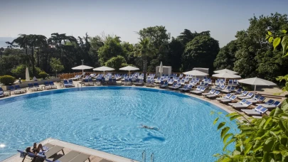 İstanbul'da Yazın Havuz Keyfi: Çırağan'da 450 Euro, Pendik'te 1500 TL ile Kemerlerinizi Hazırlayın!