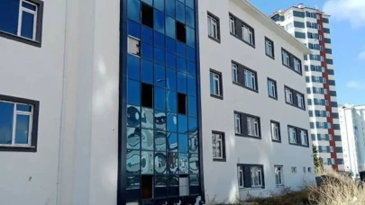 Milyonluk Bağış Yapan Yaşlı Kadın Okul Açılışını Görmeden Felç Geçirdi
