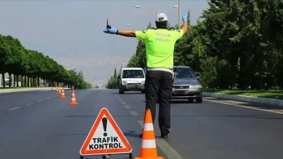 Ön Camına Yazdığı Yazıyla Cezadan Kaçamadı: 2.700 TL Fatura