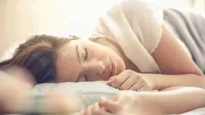 Rüyada havuzda yüzmek ne anlama gelir? Rüyada balıklı, kirli, sıcak ve kalabalık havuzda yüzdüğünü görmek