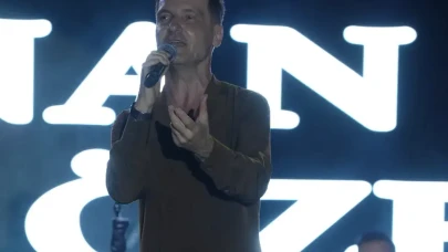 Sinan Özen, Kıbrıs'taki konserinde kızı Neva'nın sağlık durumu hakkında bilgilendirmede bulundu.