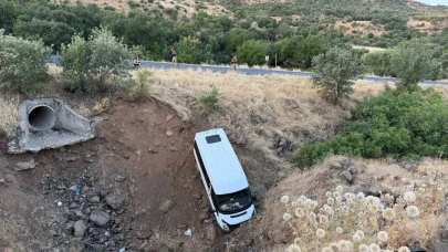 Siverek'te Minibüs Devrildi: 4 Tarım İşçisi Yaralandı!