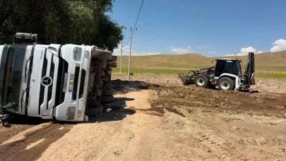 Van'da Feci TIR Kazası: Olayın Ayrıntıları ve İlk Belirlemeler Başarıyor!